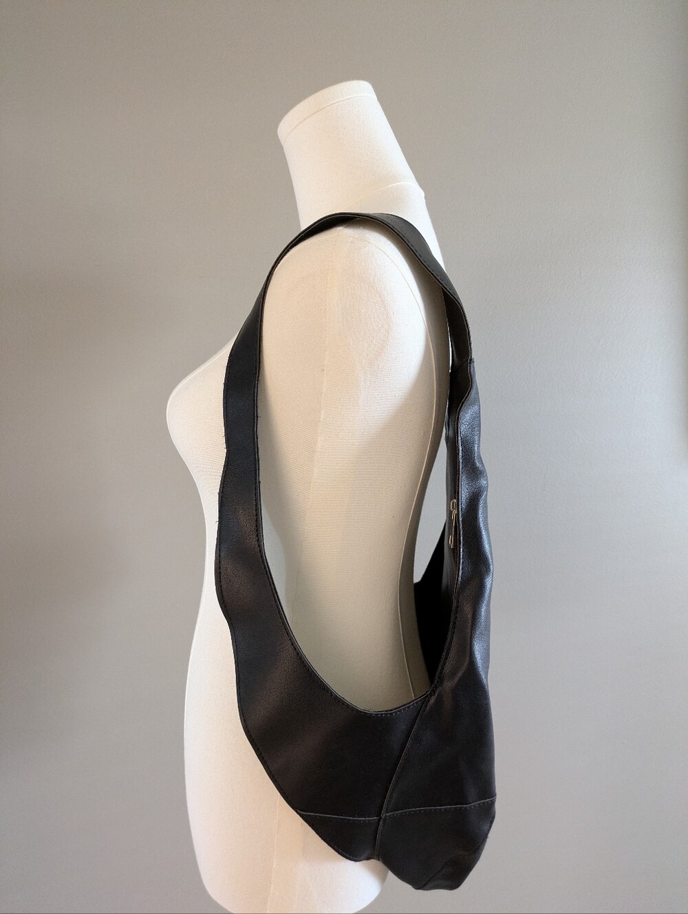 Anti Theft Faux Leather Black Medium Large Crescent Backpack Bag - Picture 2 of 4